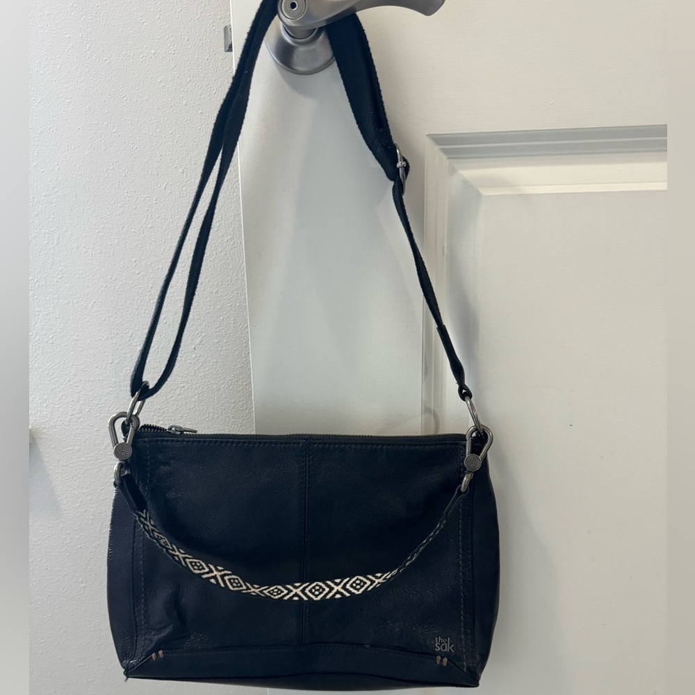 The sak should bag hobo black style Aztec handle accent